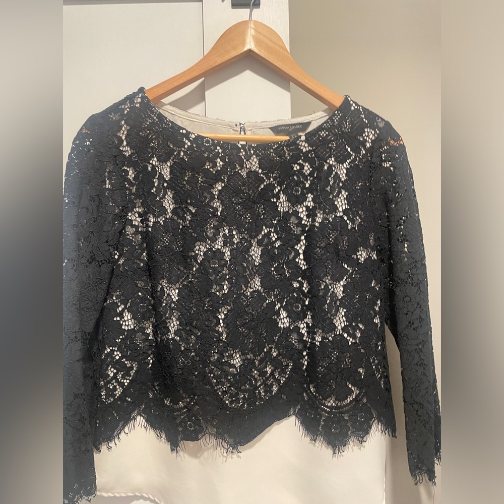 Small Women’s Banana Republic top. Worn twice.